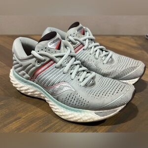 Saucony Women’s Triumph 17 S10546-45 Gray Running Shoes Sneakers Size 6